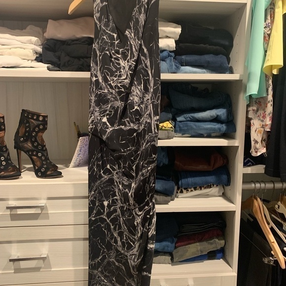 𝅺HAUTE HIPPIE 100% silk asymmetrical black & white dress EUC size Small - Picture 3 of 9